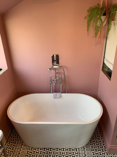 Bespoke bathroom tiling by Crafted Spaces Ltd, East London