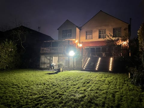 Pressure-treated timber deck by Crafted Spaces Ltd, Chingford