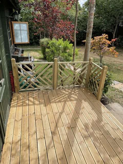 Low-maintenance composite deck, Walthamstow
